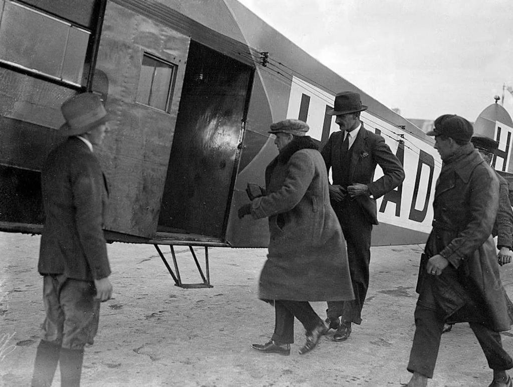 1928_last_photos_of_the_3rd_richest_man_in_the_world_albert_loewenstein_as_he_boards_his_plane_during_the_flight_he_would_use_the_toilet_on_board_and_promptly_disappeared.jpg