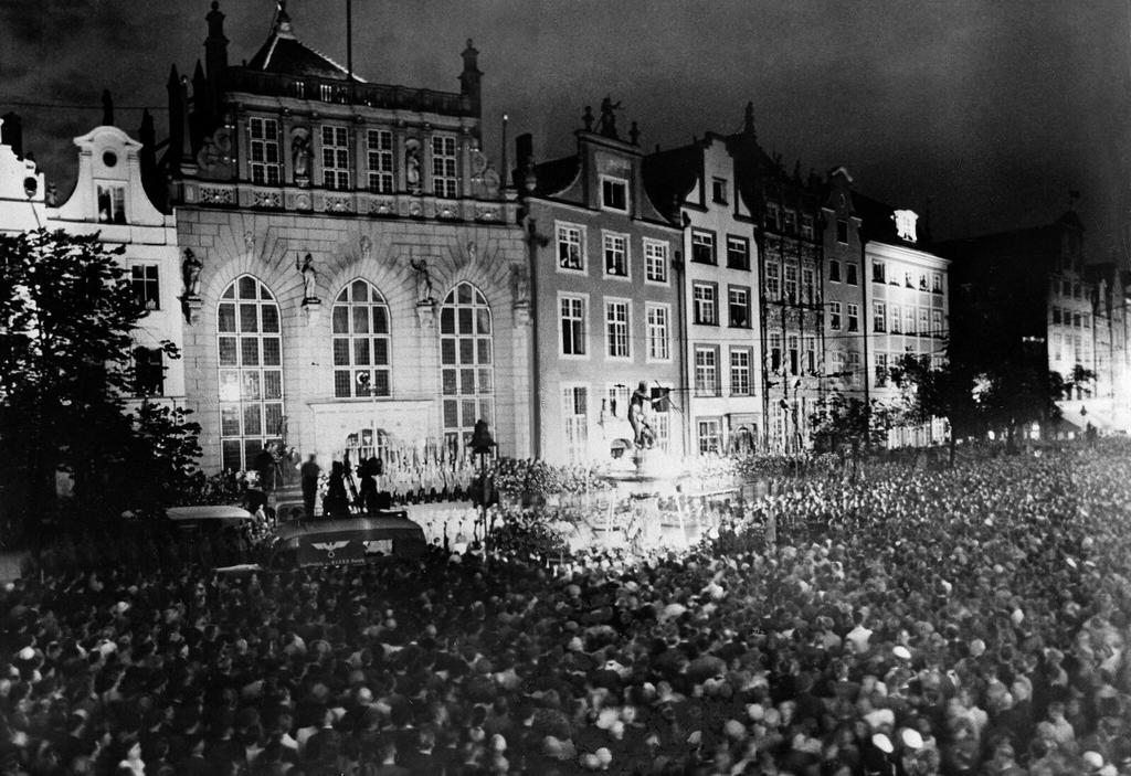 1939_marcius_ethnic_germans_in_danzig_protest_for_the_free_city_of_danzig_to_be_reunited_with_germany.jpeg