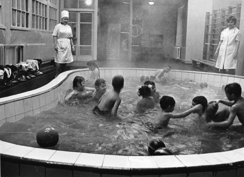 1965_ovodai_melegvizes_furdes_a_sarkkoron_tuli_sziberiai_zart_varosban_norilszkban_ahol_telen_nem_ritka_a_minusz_50_fok_sem.jpg
