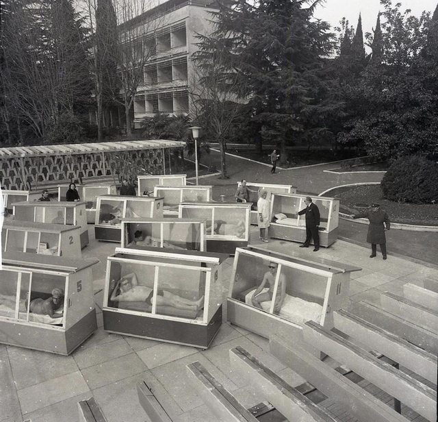 1982_winter_sunbathing_cabins_sochi_ussr.jpg