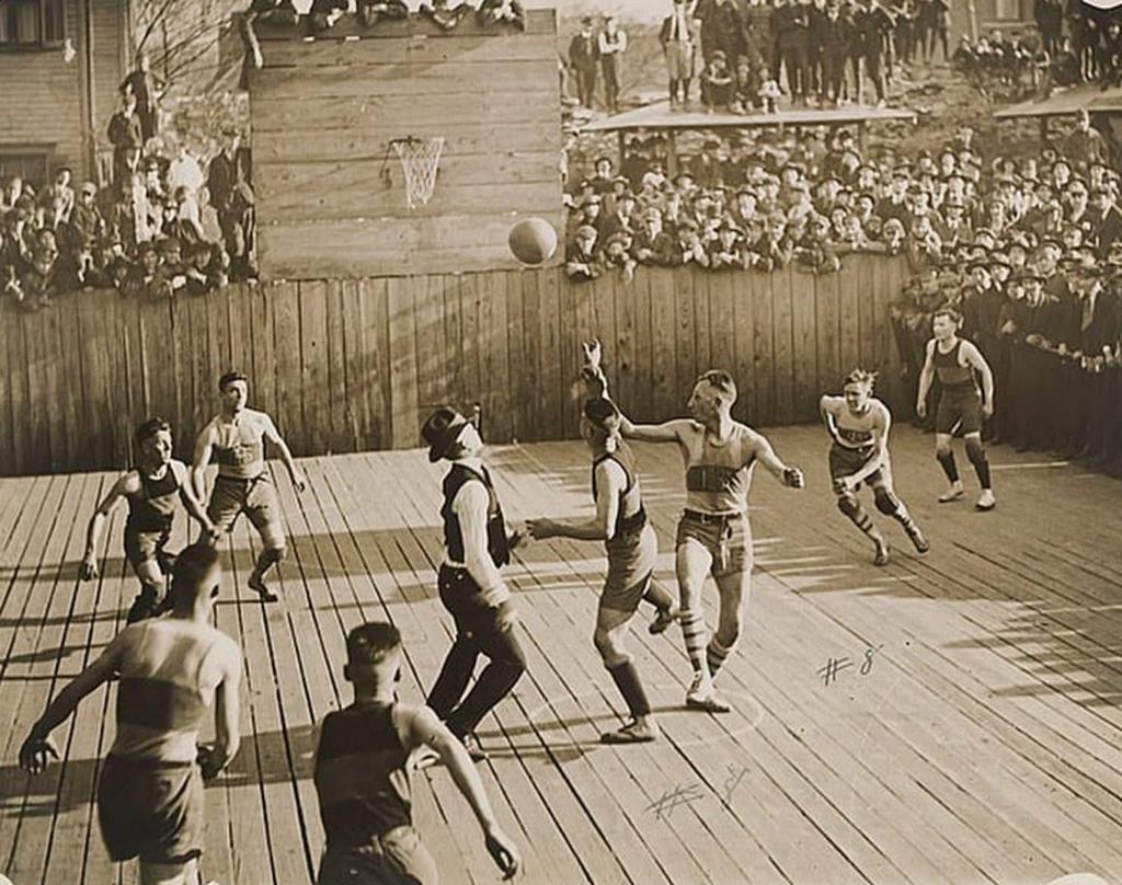 1921_a_basketball_game_between_boye_s_high_school_and_tech_high_school_atlanta_georgia.jpeg