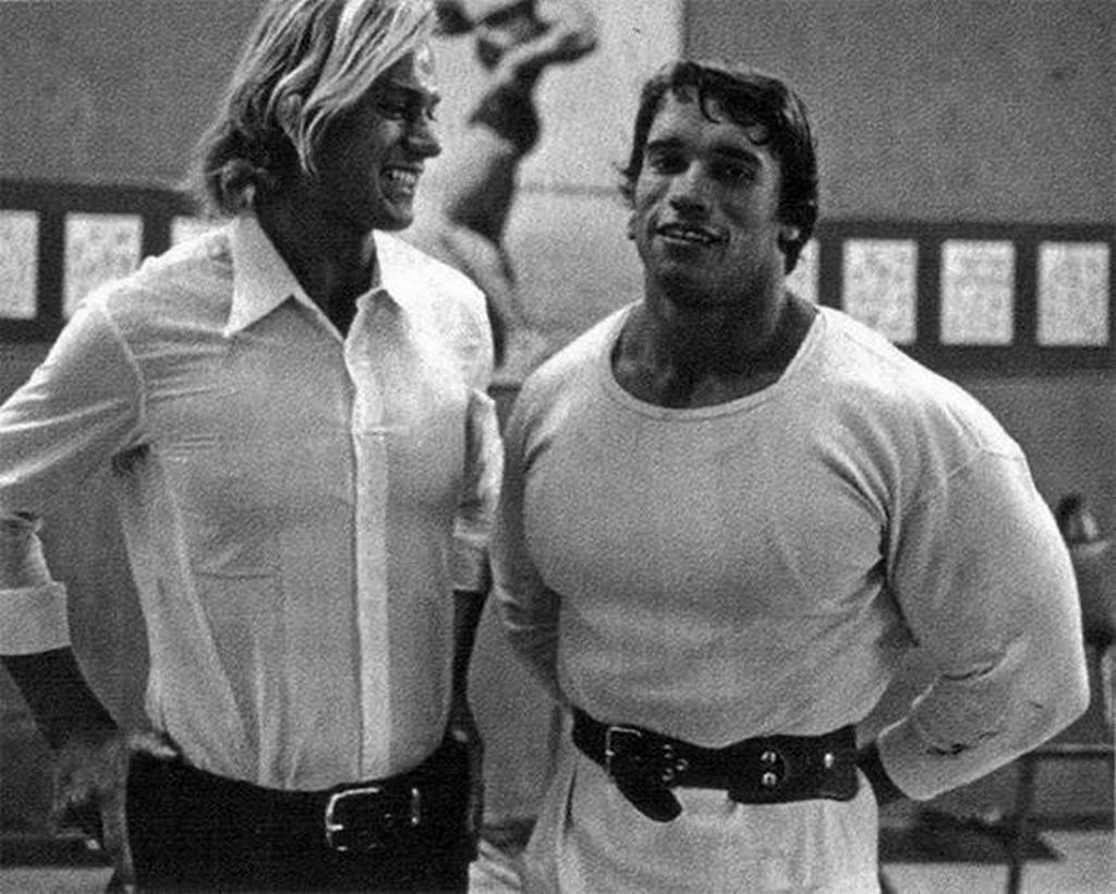 1967_arnold_schwarzenegger_testverevel_meinharddal_meinhard_25_evesen_egy_autobaelsetben_halt_meg_1971-ben.jpeg