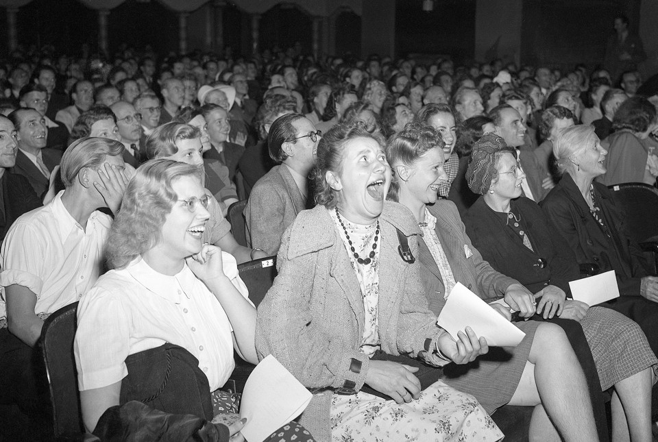 1946_berliniek_nevetnek_alig_egy_evvel_a_harmadik_birodalom_bukasa_utan_chaplin_a_diktator_cimu_filmjen_amiben_hitlert_parodizalta.jpg