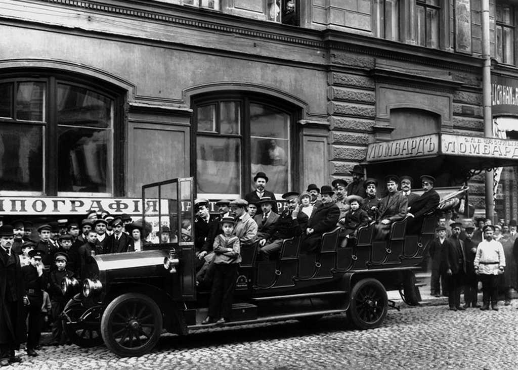 1911_sved_tidaholm_busz_a_petervari_vlagyimirszkij_proszpekten_cr.jpg