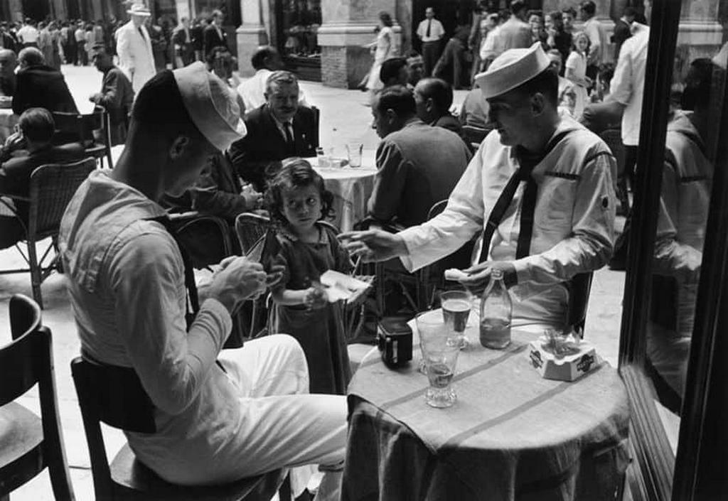 1948_little_girl_selling_contraband_cigarettes_in_galleria_umberto_naples.jpeg