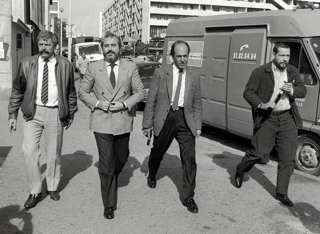 1986_giovanni_falcone_pictured_in_1986_flanked_by_bodyguards_six_years_later_he_was_brutaly_assassinated.jpeg