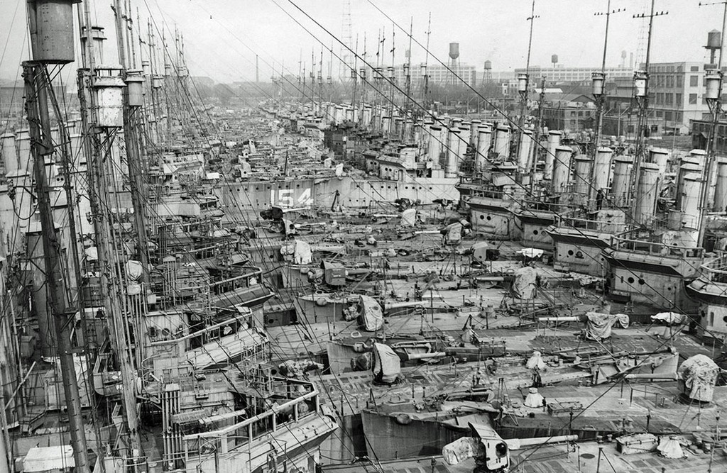 1919_about_100_destroyers_in_mothballs_at_the_philadelphia_navy_yard.jpg
