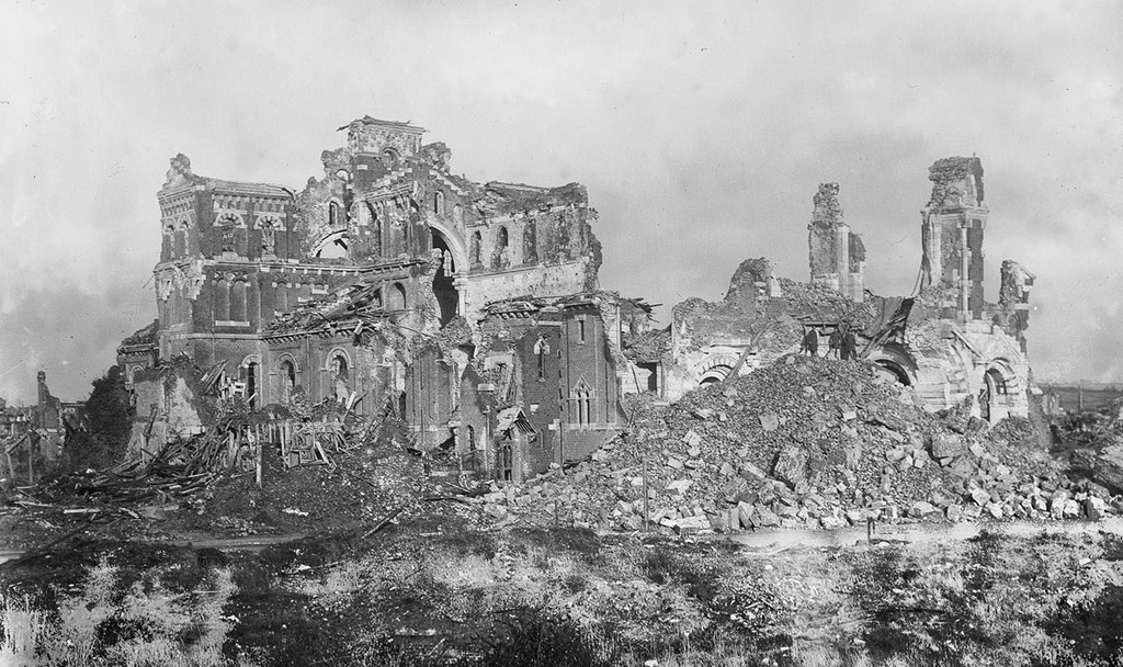 1919_az_albert-on-somme-i_szekesegyhaz_romjai_az_elso_vilaghaboru_alatti_heves_harcok_helyszine.jpg
