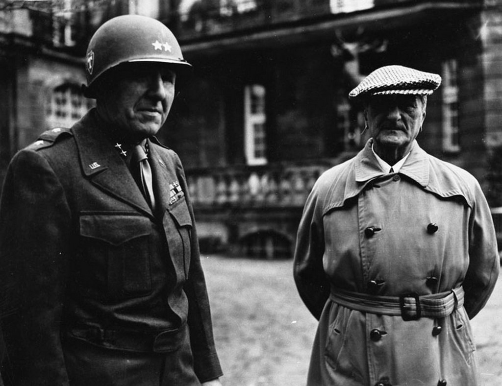 1945_john_dahlquist_amerikai_foparancsnok_es_horthy_miklos_volt_magyar_kormanyzo_fogsagban_munchenben.jpg