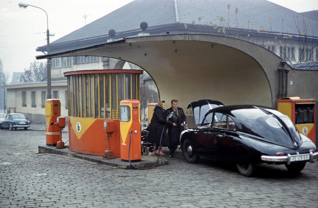 1950-es_evek_pragai_benzinkut.jpeg