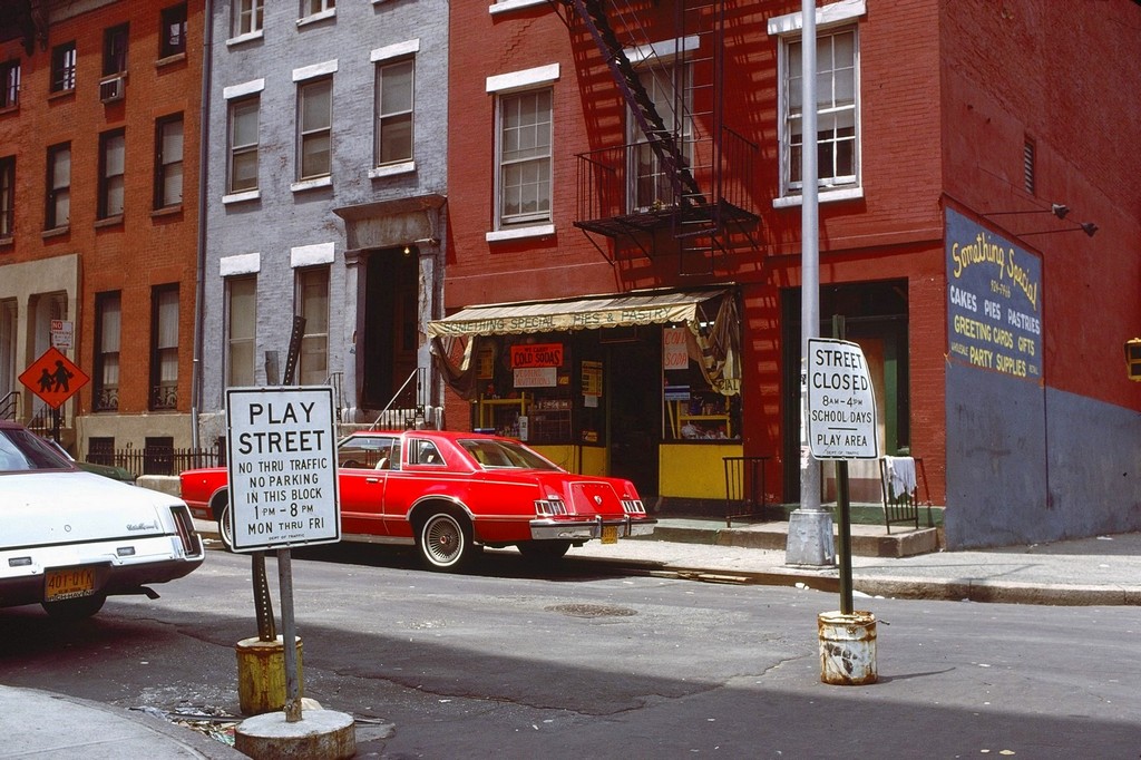 1979_new_york-i_utcakep_peter_van_wijk_egy_holland_kereskedelmi_hajo_radiosanak_fotosa.jpg