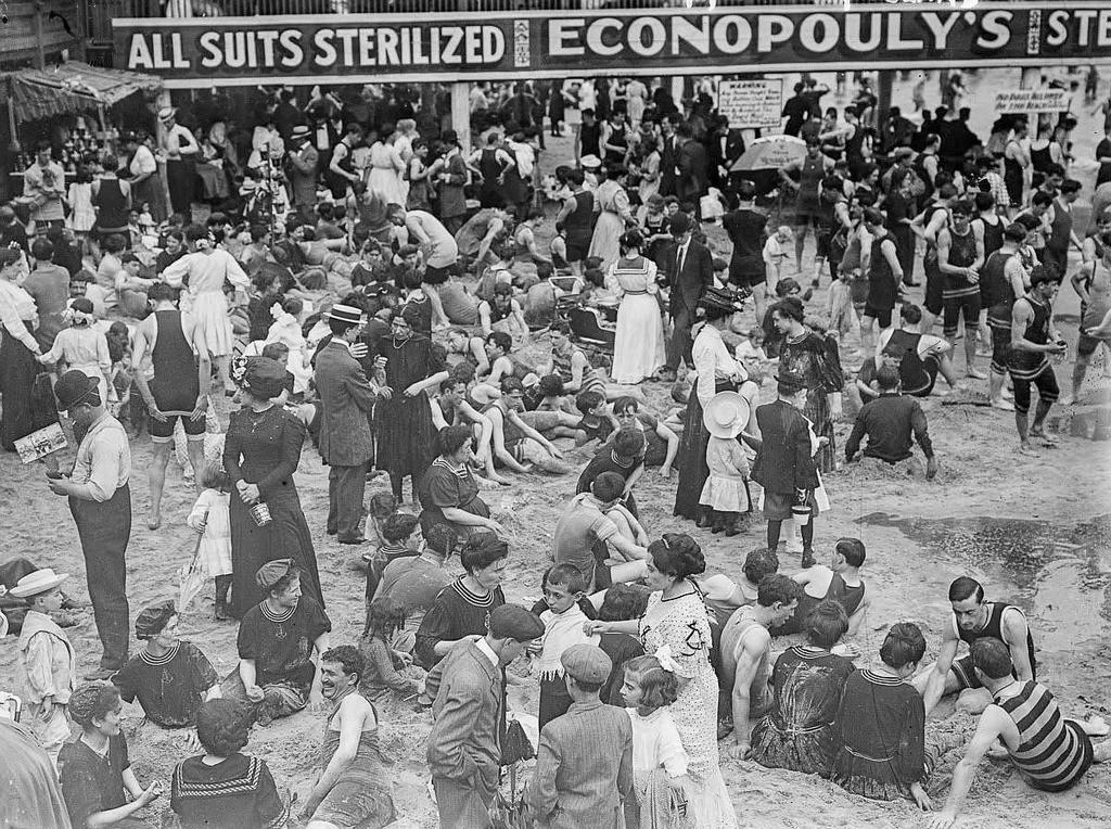 1900_korul_furdoruha-kolcsonzo_coney_island_new_york.jpeg