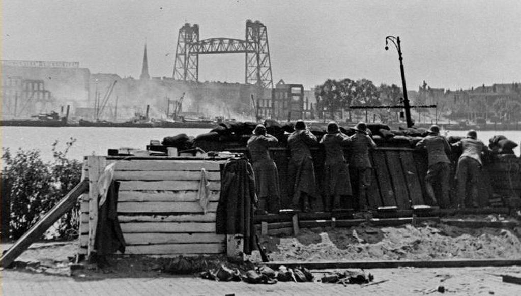 1940_holland_katonak_harcolnak_a_nemet_invazio_ellen_rotterdamban.jpeg