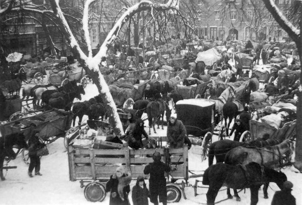 1945_januar_a_kelet-poroszorszagi_konigsberg_nemet_lakoinak_ecakuavioja_a_kozeledo_voros_hadsereg_elol.jpeg
