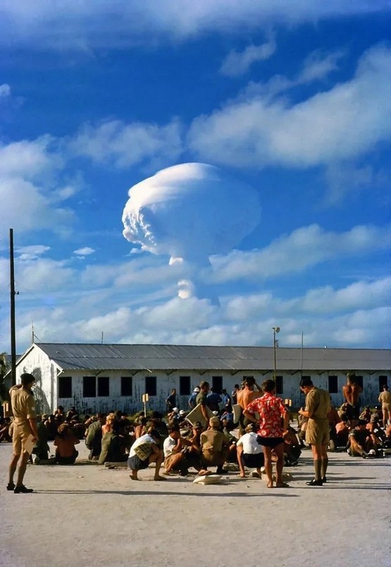 1962_thermonuclear_explosion_1_09_megatons_air_burst_1533_m_christmas_island.jpg