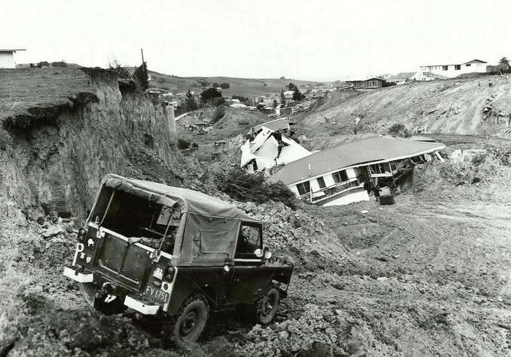 1979_az_uj-zelandi_dunedin_egyik_kulvarosi_reszen_tortent_foldcsuszamlasban_69_lakohaz_semmisult_meg_cr.jpg