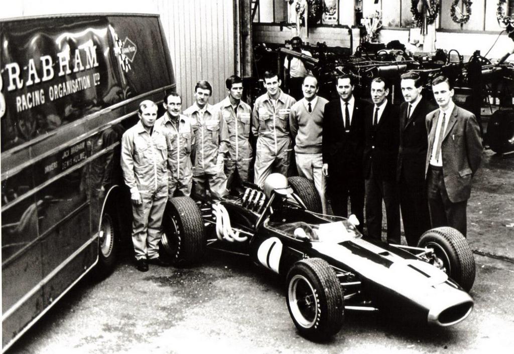 1966_a_forma1-gyoztes_brabham-csapat.jpeg