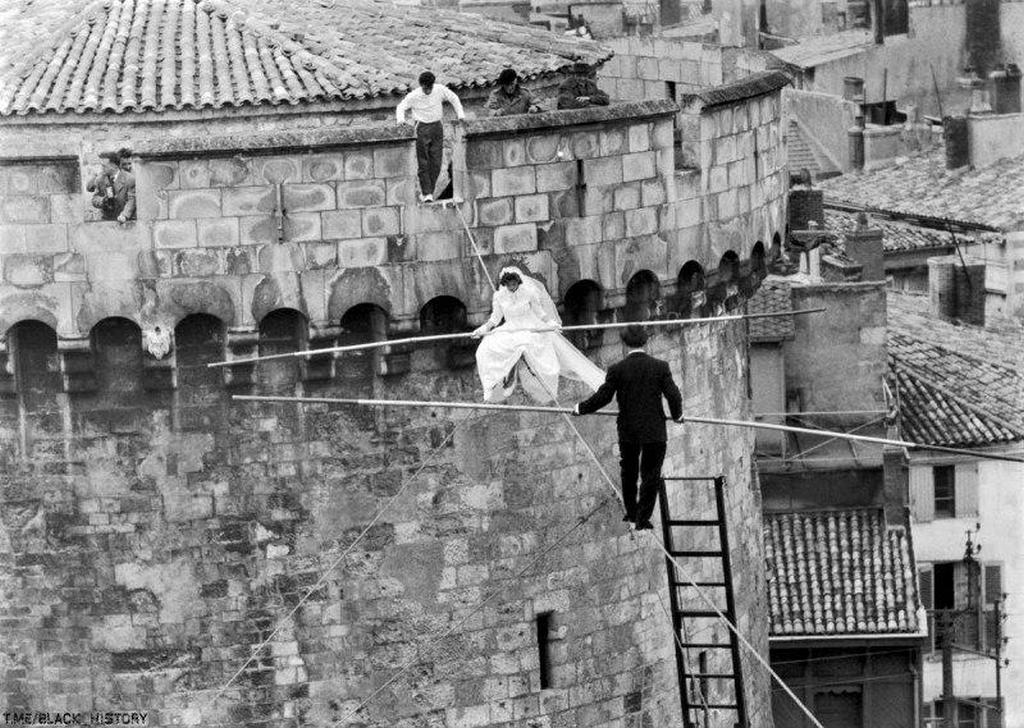 1954_wedding_of_tightrope_walkers_at_a_height_of_20_meters_france_toulouse.jpeg