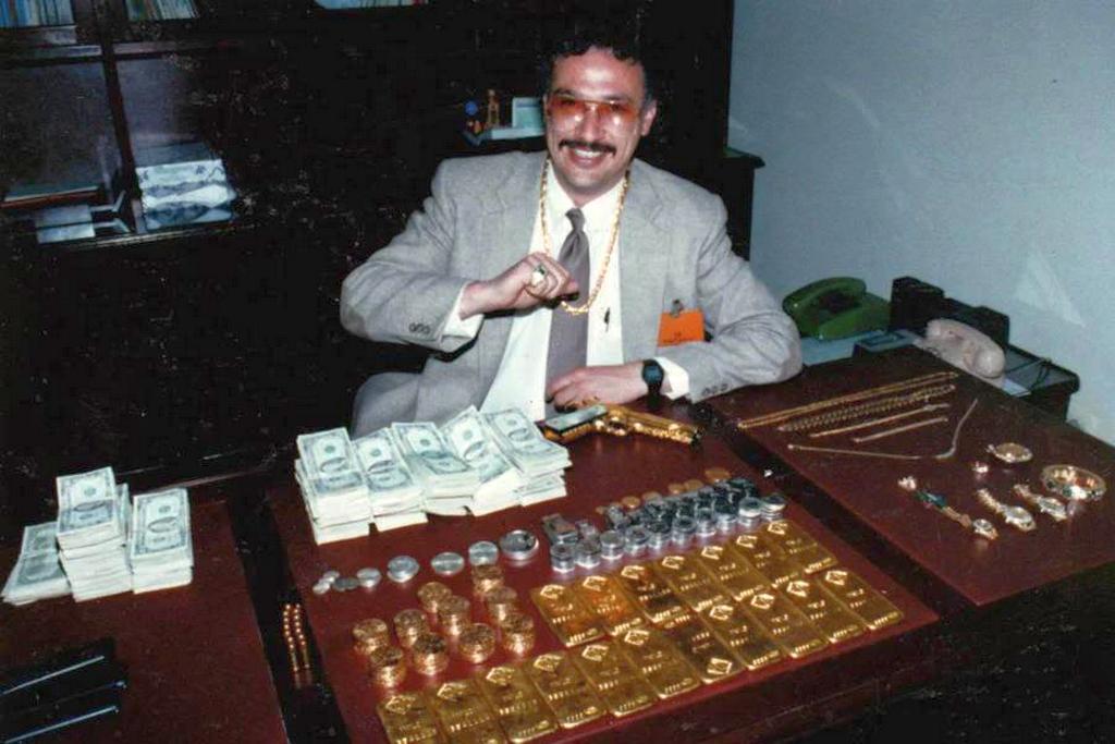 1990_agent_javier_pe_a_following_a_seizure_of_some_of_pablo_escobar_s_money_gold_and_a_45_caliber_gold-plated_pistol.jpeg
