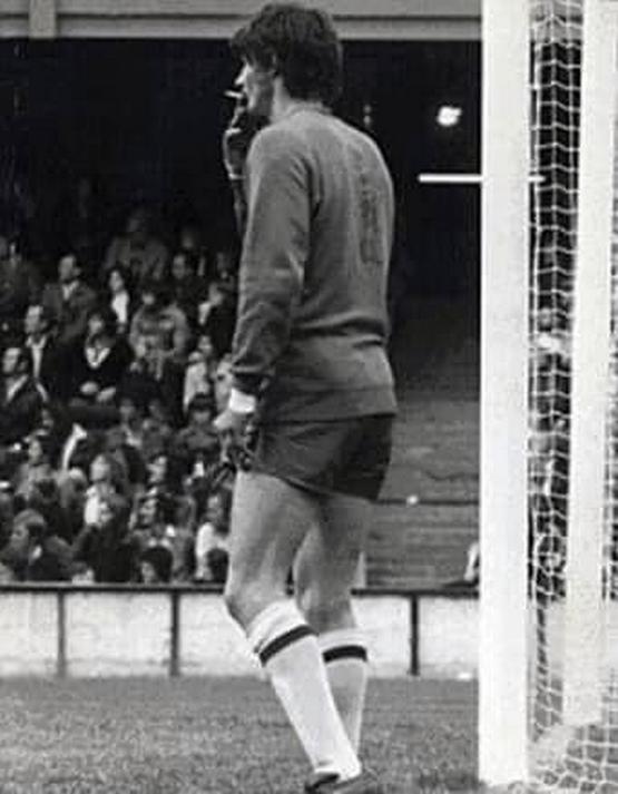 1972_west_bromwich_albion_goalkeeper_john_osborne_was_photographed_smoking_a_cigarette_during_a_match.jpeg