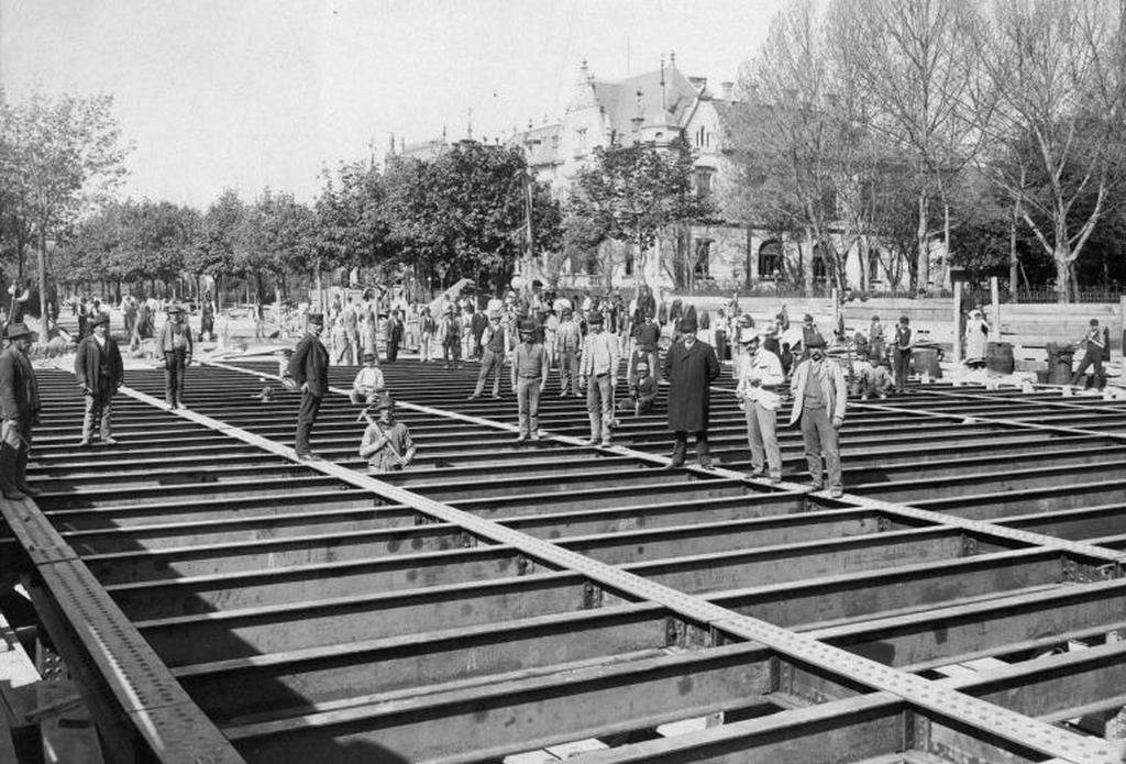 1895_foldalatti_epitese_andrassy_ut_dozsa_gy_sarok.jpg
