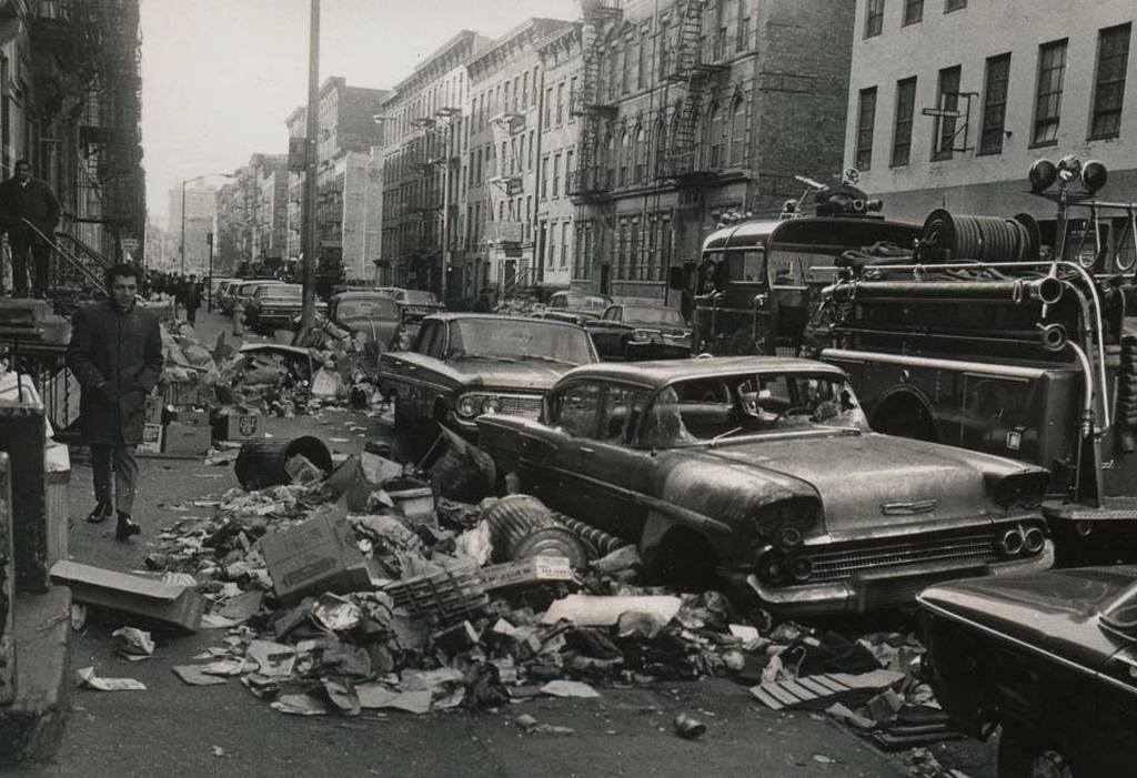 1968_februar_new_york-i_szemetszallitok_sztrajkja_a_9_nap_alatt_elkepeszto_mennyisegu_szemet_gyult_ossze_az_utcakon_szerencsere_ho_nem_esett_mert_a_takaritok_is_sztrajkoltak.jpg