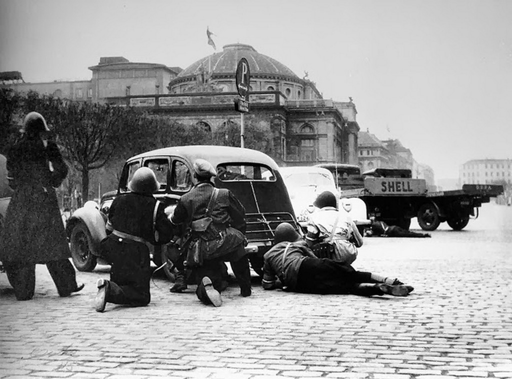 1945_dan_szabadsagharcosok_harcolnak_a_nemet_megszallok_ellen_koppenhagaban.jpg