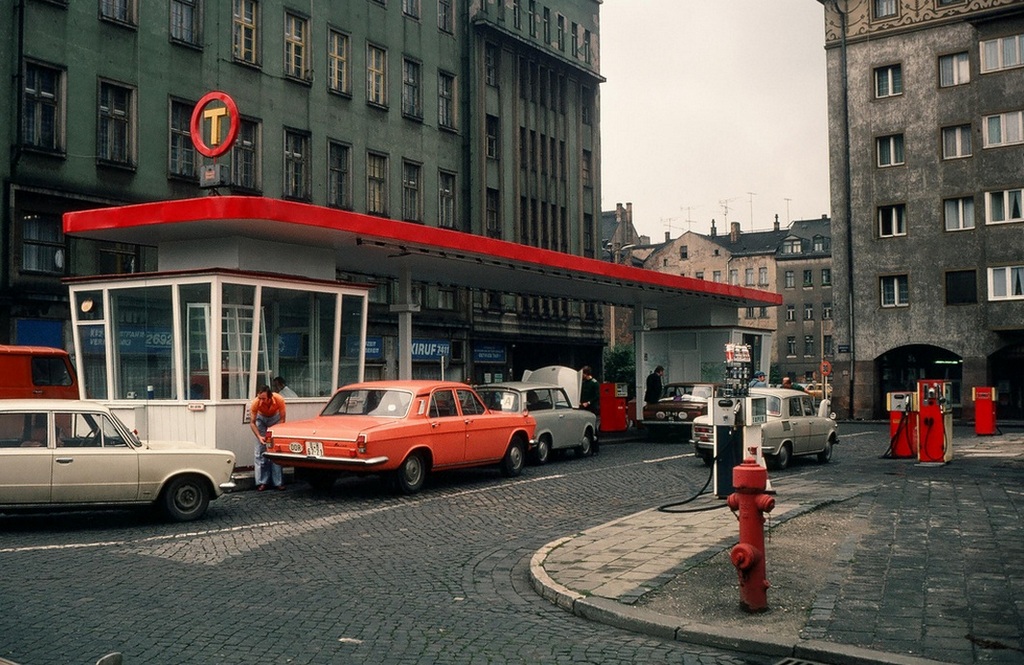 1977_lipcsei_benzinkut.jpg