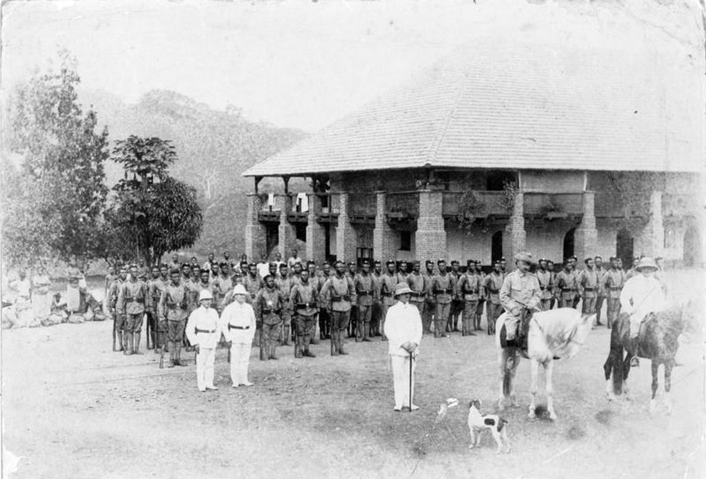 1894_nemet-kameruni_bennszulottekbol_allo_vedero_cr.jpg