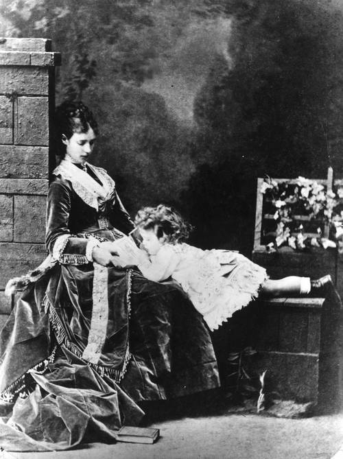 1869. II. Miklós későbbi cár gyermekként édesanyjával..jpg
