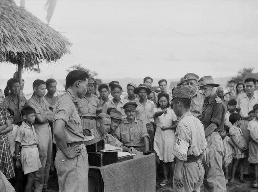 1945_local_girl_points_out_japanese_war_criminals_for_australian_soldiers_rabaul_papua-ng_cr.jpg