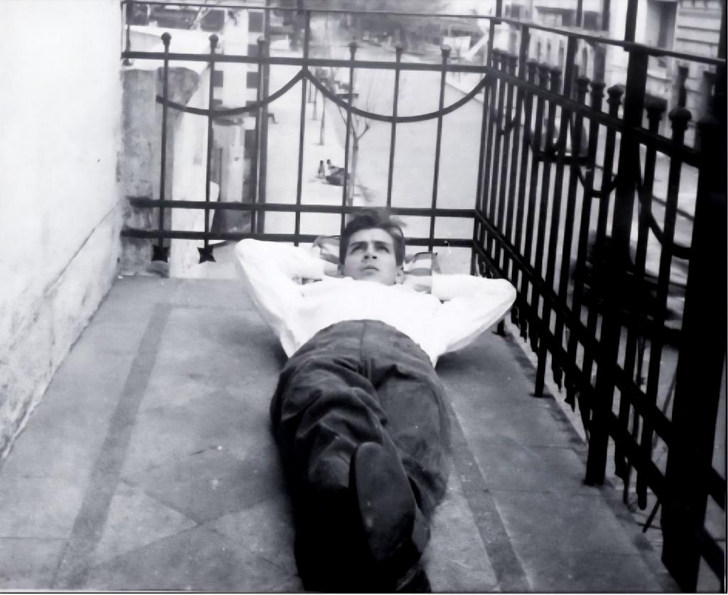 1948_korul_a_young_che_guevara_on_the_balcony_of_his_family_s_home_ar_calle_araoz_buenos_aires.jpeg