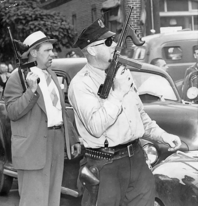 1949_howardunruhwalkedthroughcamdennjkilling13peopleinjust12minutes_itisoftencalledamericasfirstmodernmassshooting2-ezgif_com-webp-to-jpg-converter.jpg