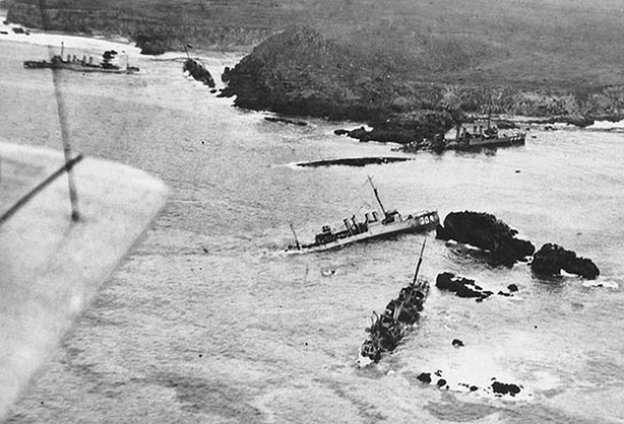 1925. szeptember. Hét US romboló süllyedt el, borult fel, vagy sérült meg Kalifornia partjainál egy viharban. Ez volt a legnagyobb békeidőben történt katasztrófa az USA haditengerészet történetében..jpg
