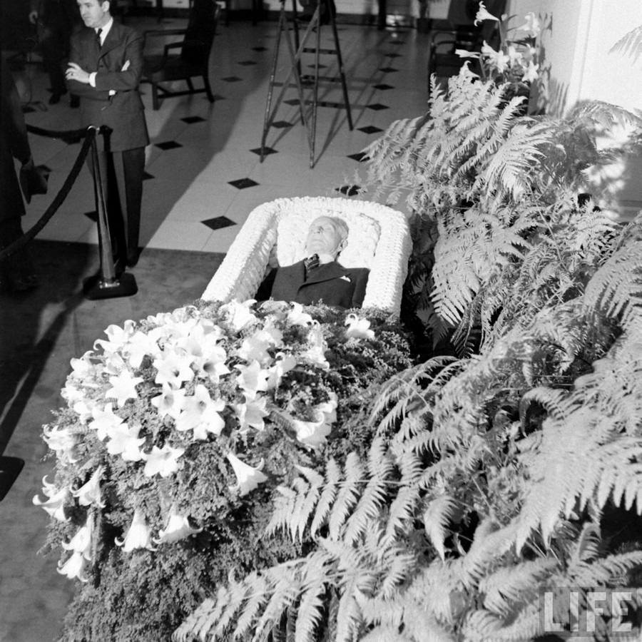1947. április 7. Henry Ford temetése..jpg