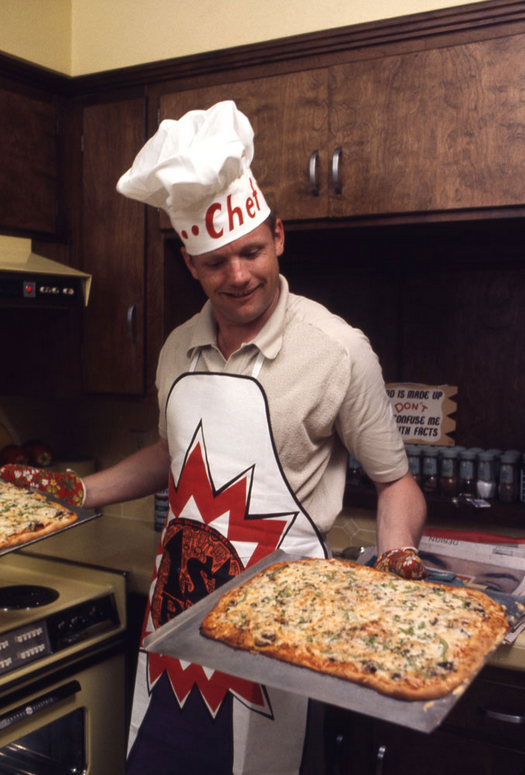1969_marcius_neil_armstrong_pizzat_sut_otthonaban.png
