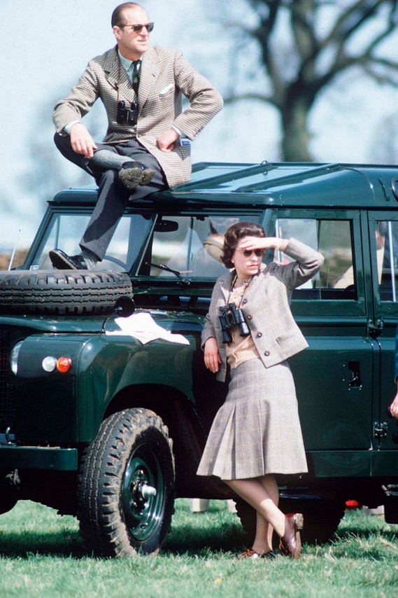 1968. II. Erzsébet és Fülöp herceg egy lovassport-eseményen..jpg