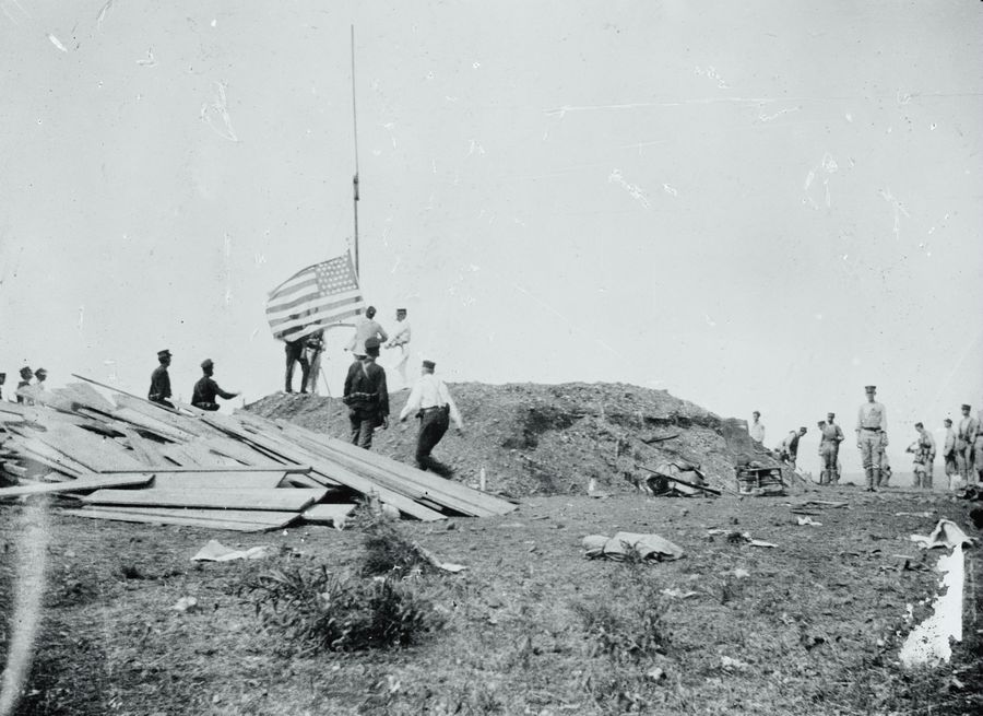 1903. Amerikai zászló a kubai Guantanamoban. Ekkor kapta meg a terület örökös bérleti jogát az Egyesült Államok..jpg