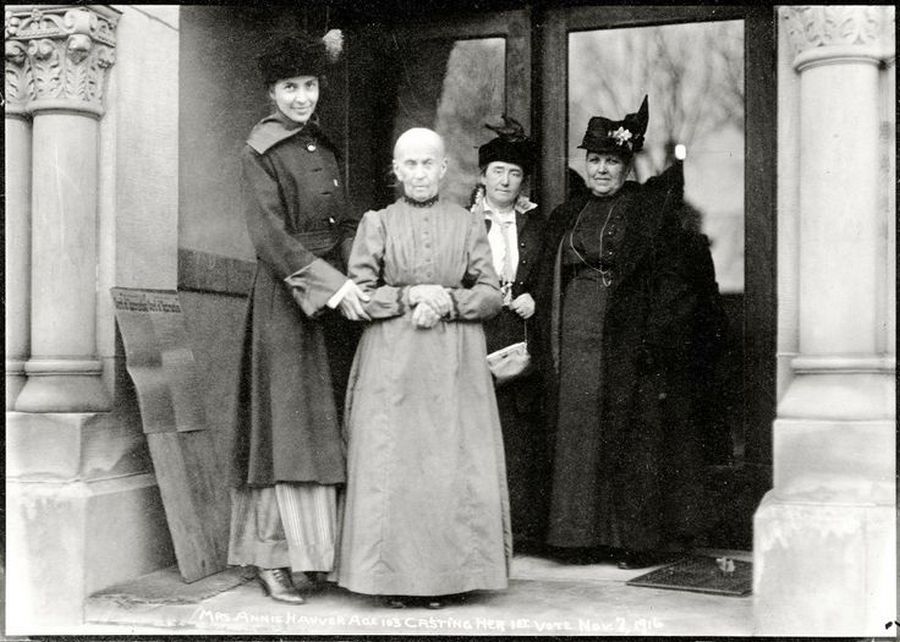 1916. 103 éves nő első választására készül. USA..jpg