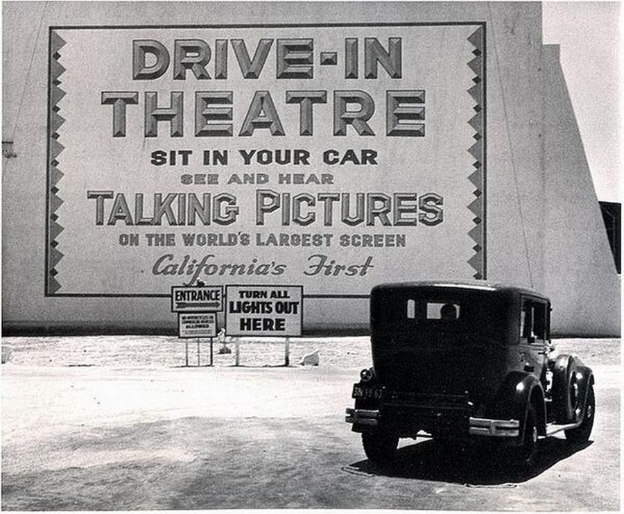 1935. Los Angeles. Az első autósmozi..jpg