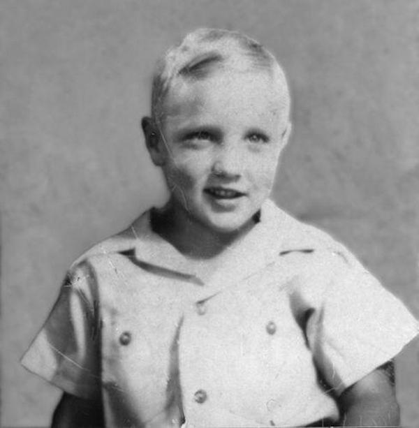 1941. Elvis 6 évesen..jpg