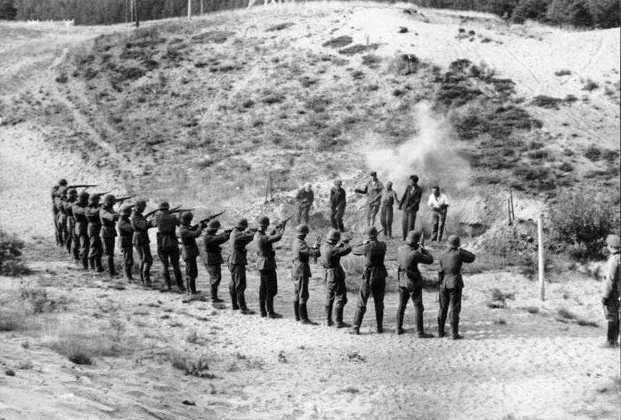 1941. Szovjet partizánok kivégzése..jpg