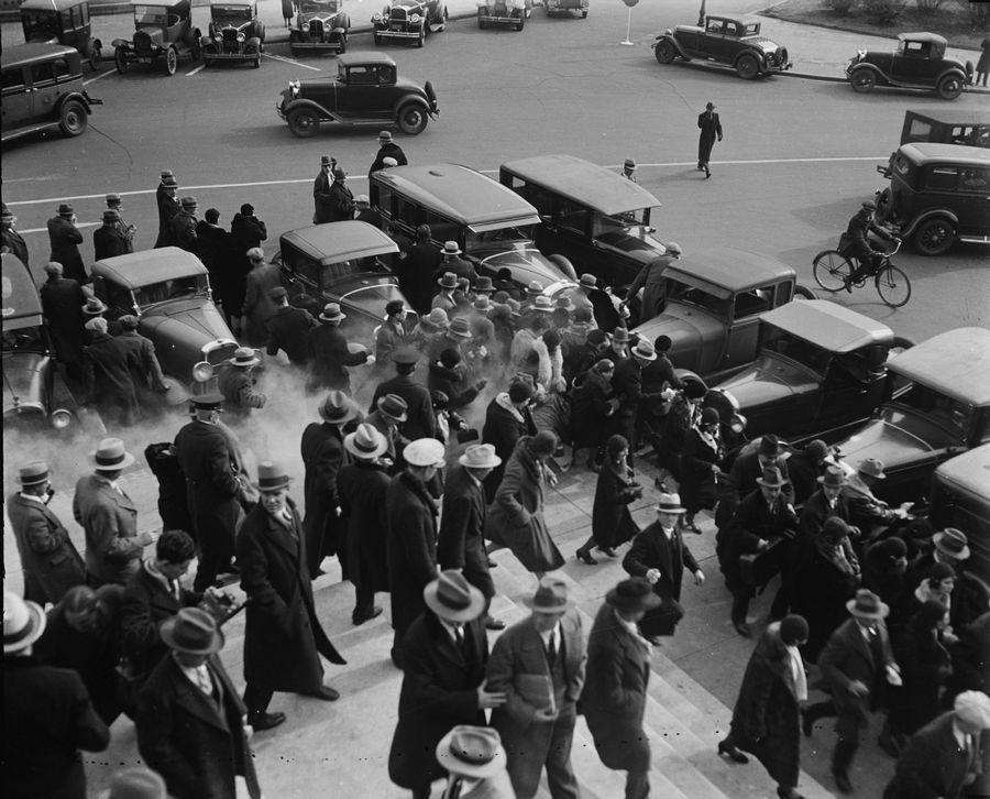 1930. Washington. A rendőrség könnygázzal oszlatja a kommunista szimpatizánsokat..jpg