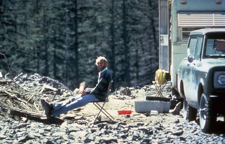1980. május 17. David Johnston vulkanológus mosolyog a kamerába néhány órával a kitörés előtt, ami őt is megölte..jpg
