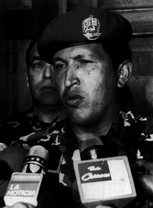 1992. február 4. Hugo Chavez - a későbbi baloldali venezuelai elnök - televíziós beszéde a sikertelen puccs után. Vállalom a felelősséget. - mondta. Két év börtönre ítélték. 1998-ban demokratikusan választották meg..jpg