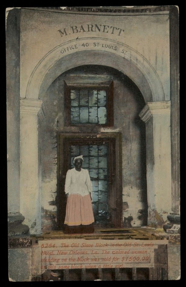 1914. Idős nő áll ugyanazon a dobogón, ahol kislány korában eladták 1500 dollárért..jpg
