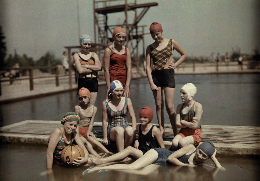 1928. Fürdőző német lányok.jpg
