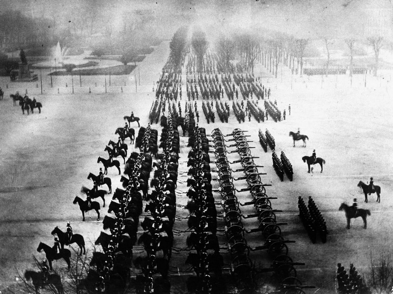 1871. Német győzelmi parádé Párizsban a francia-porosz háború végén..jpg