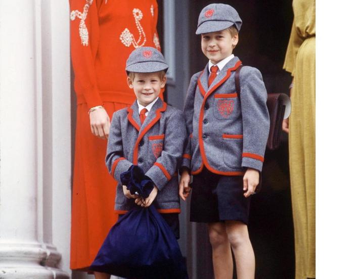 1989. London. William és Harry hercegek Harry első iskolanapján..jpg