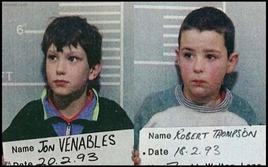 1993. Liverpool. Jon Venables és Robert Thompson rendőrségi fotója. Ők ketten gyilkolátk meg a két éves James Bulgert, játékból..jpg